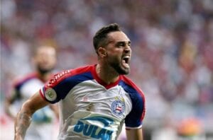 atacante Gilberto livre no mercado da bola