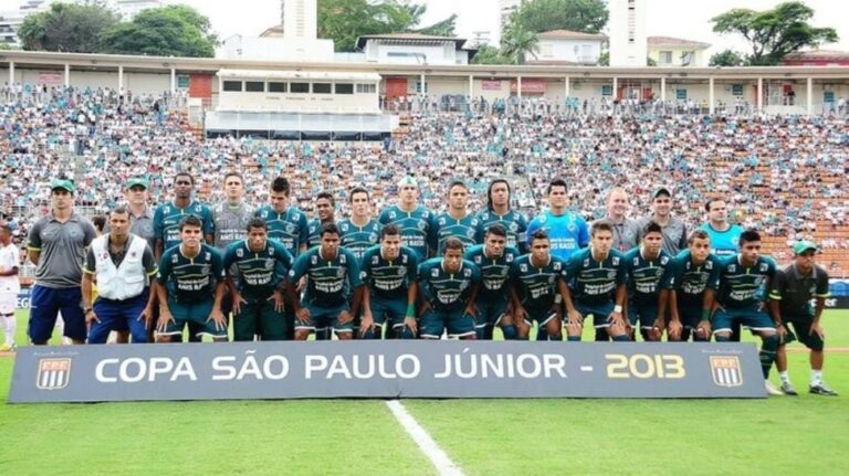 Equipe vice-campeã da Copa São Paulo de Futebol Júnior em 2013 – Foto: Marcos Ribolli/GloboEsporte
