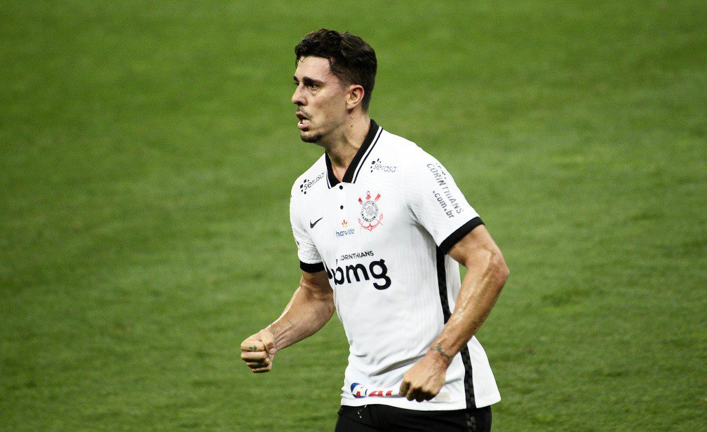 Corinthians anuncia a contratação do lateral-esquerdo Danilo
