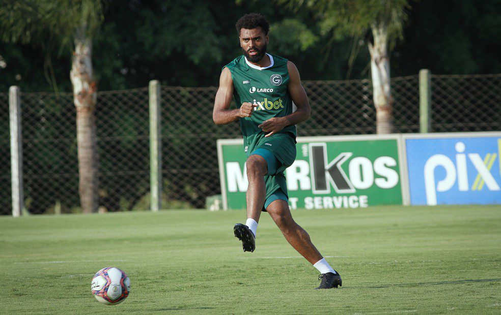 volante tem boa chance de permanecer no Goiás em 2022 — Foto: Rosiron Rodrigues