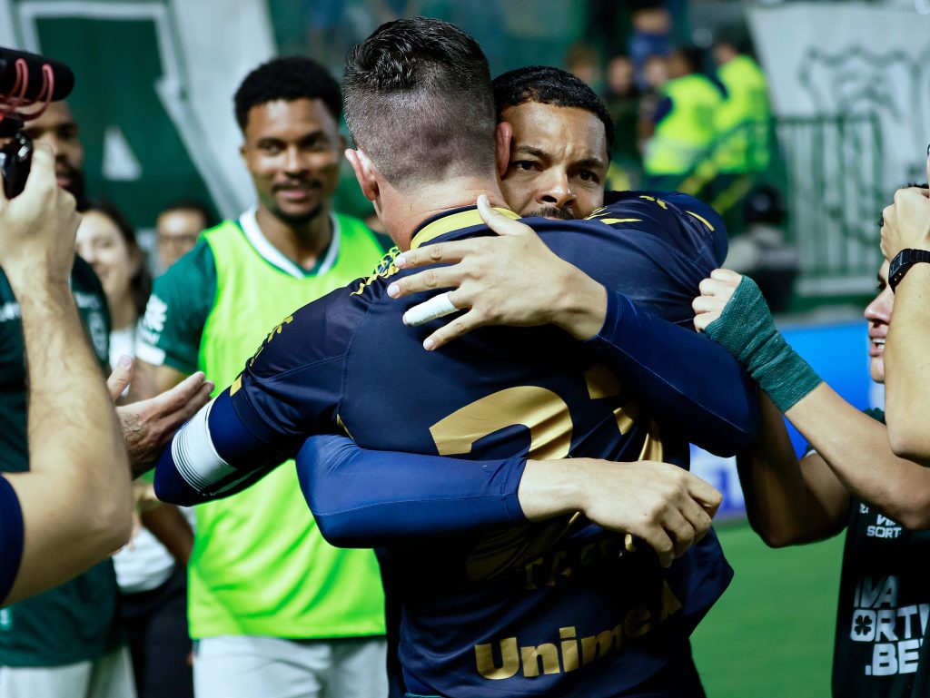 Sem pipocar, torcida do Goiás manda recado direto para Tadeu: “Ele é” Sem pipocar, torcida do Goiás manda recado direto para Tadeu: “Ele é”