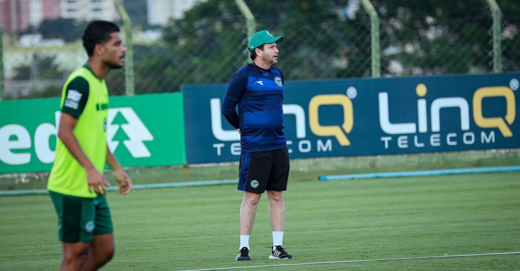 Pressionado no Goiás